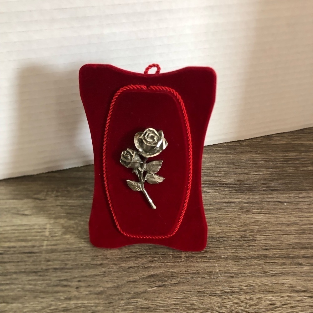 Vtg Italian Pewter Rose on Velvet Tabletop Decor
